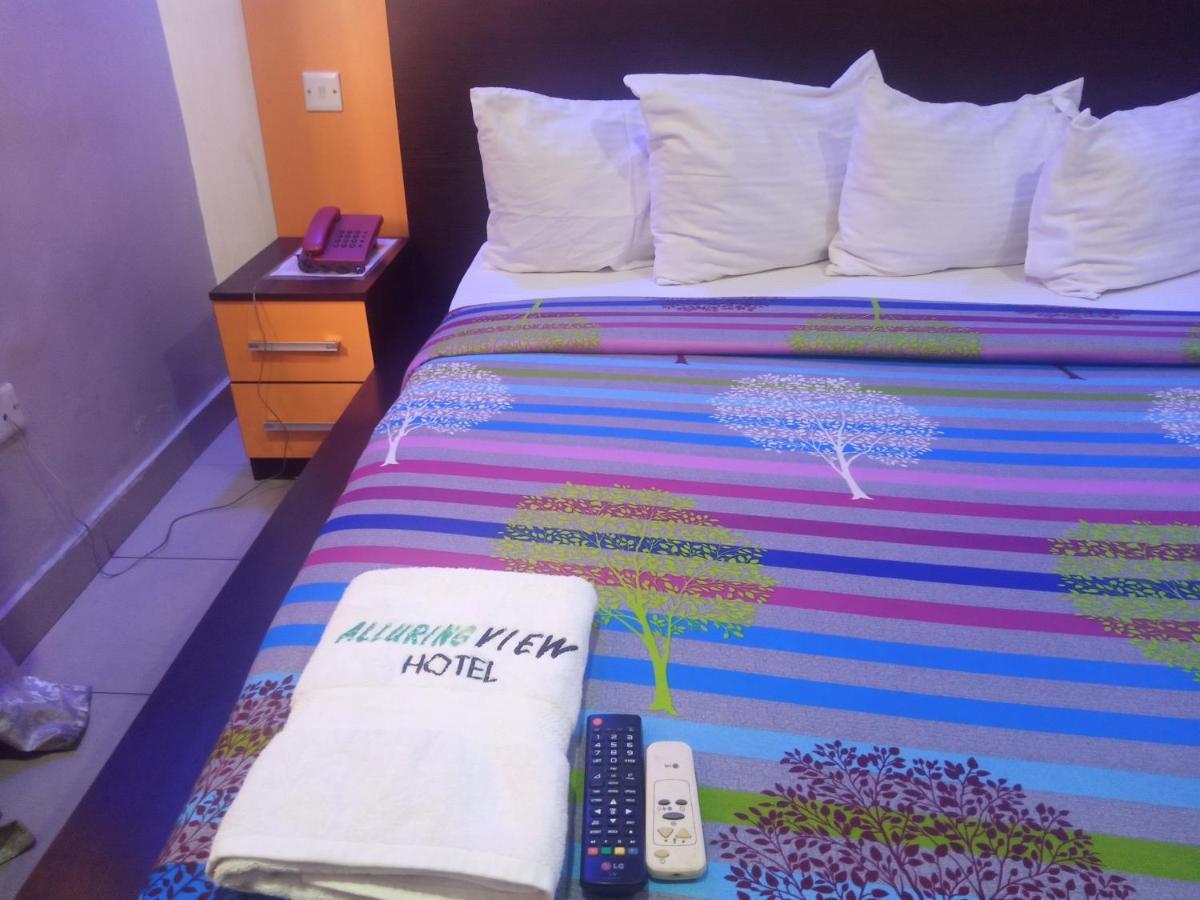 Alluring View Hotel - Toyin Sreet イケジャ エクステリア 写真