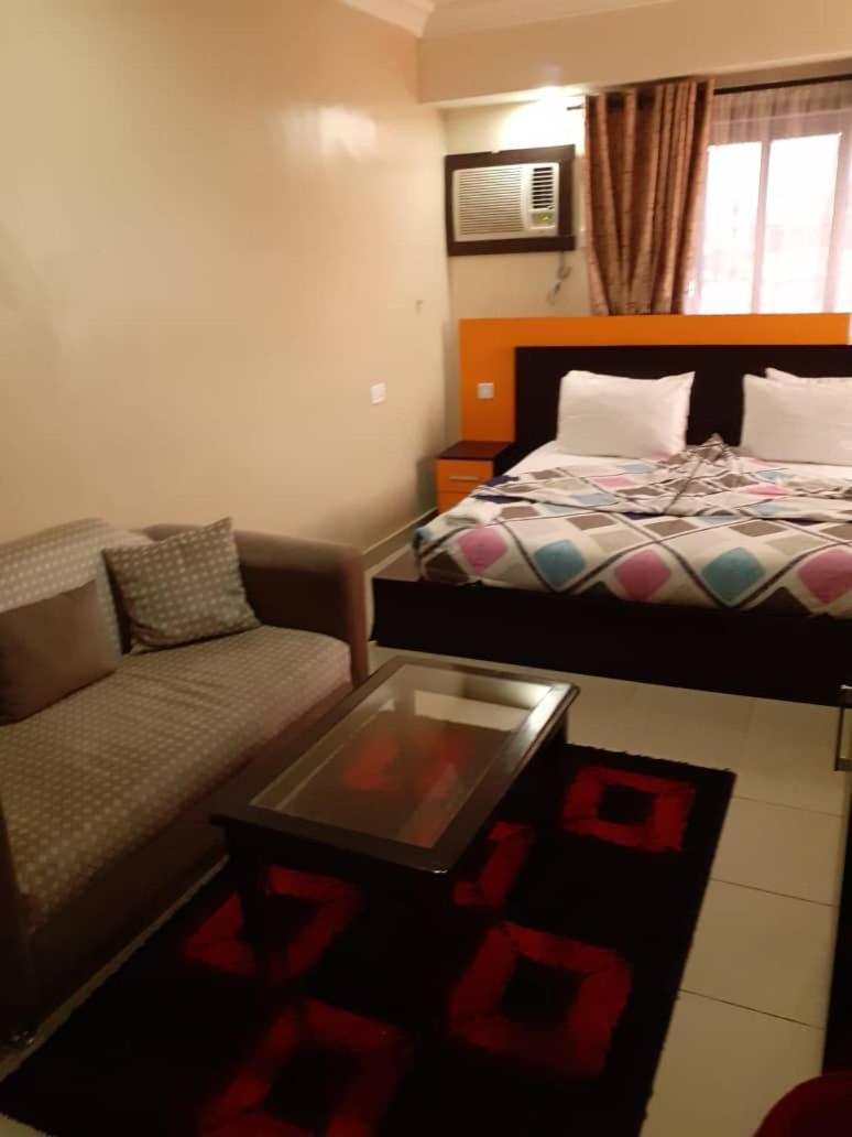 Alluring View Hotel - Toyin Sreet イケジャ 部屋 写真